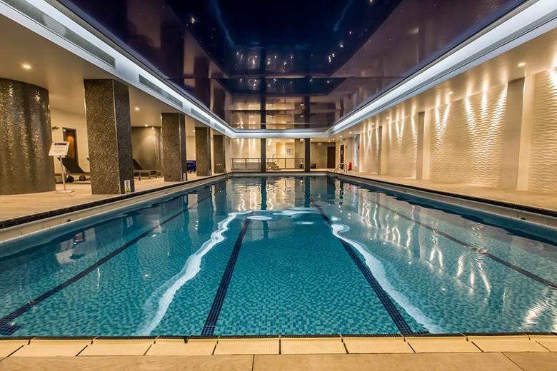 35035 Holiday Inn Kensington Olympia Pool 